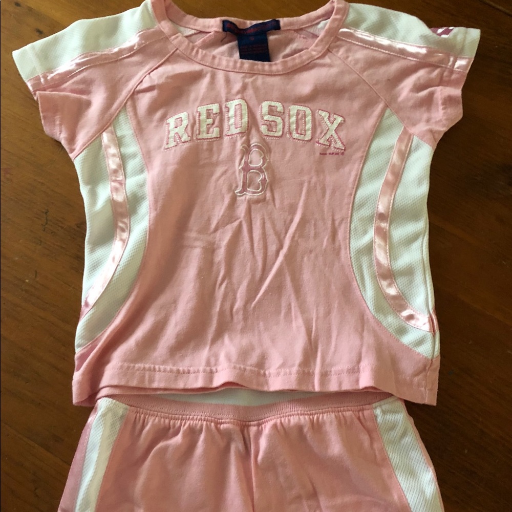 Red Sox T-shirt (sz5) and shorts (sz4)
